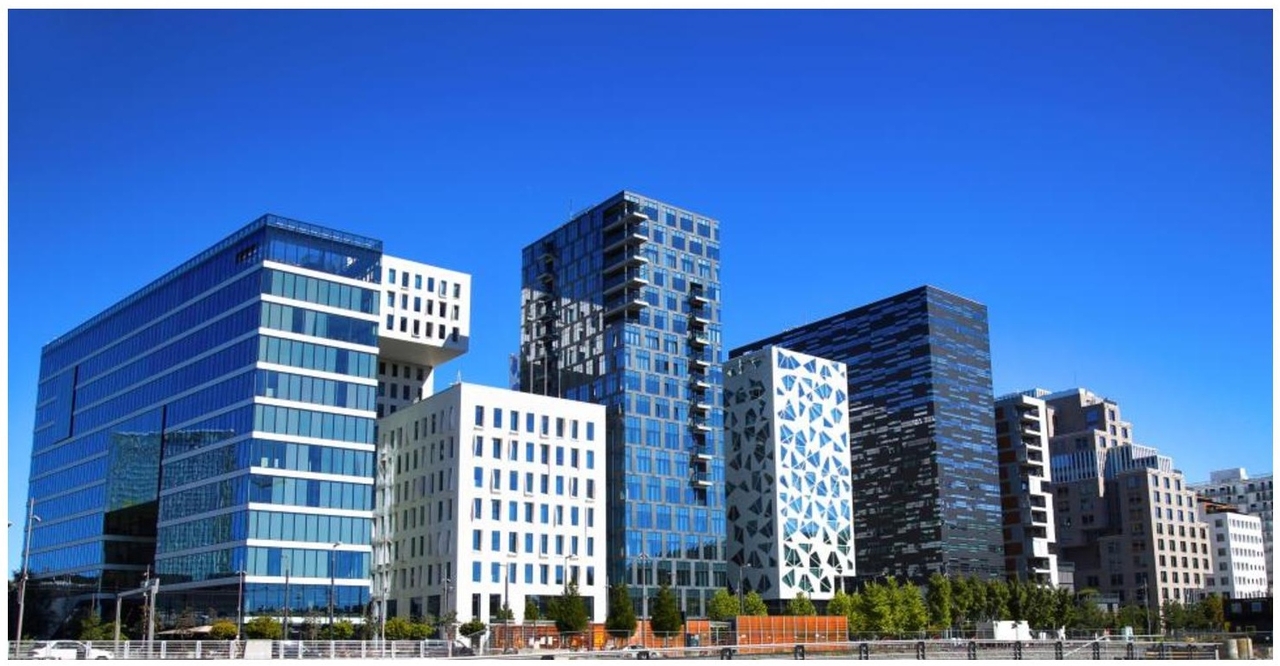 Rendering of building from page 22 of the file '2025-09-26 - Urban Design Review Panel - D07-16-24-0022'